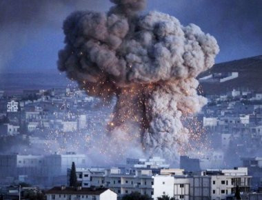 Συρία: Βομβαρδισμός θέσεων του ISIS από κυβερνητικά αεροσκάφη στην Ράκα